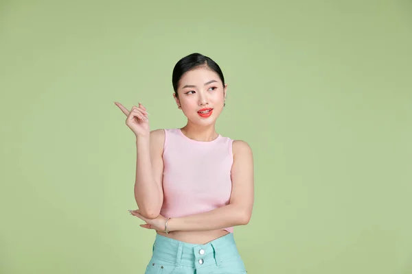 Portræt Asiatisk Smuk Ung Kvinde Peger Den Ene Hånd Med - Stock-foto