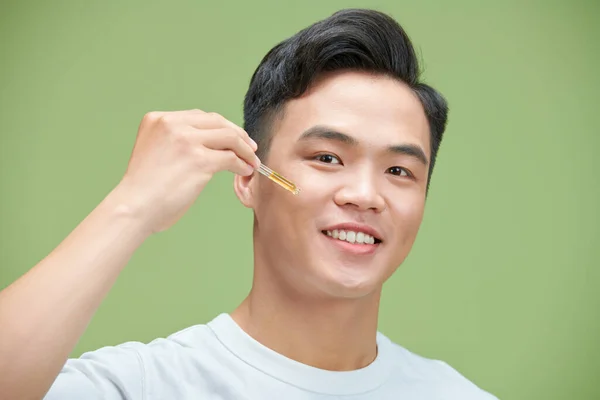 Photo Asian Man Apply Serum Oil Lotion Perfect Fresh Skin — Stock Photo, Image