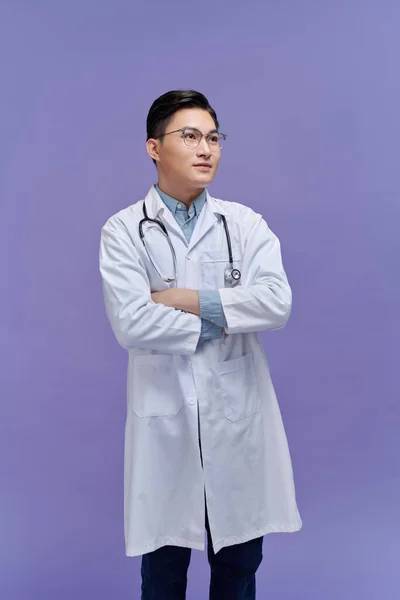 Portrait Confiant Positif Souriant Asiatique Homme Médecin Portant Médical Blanc — Photo