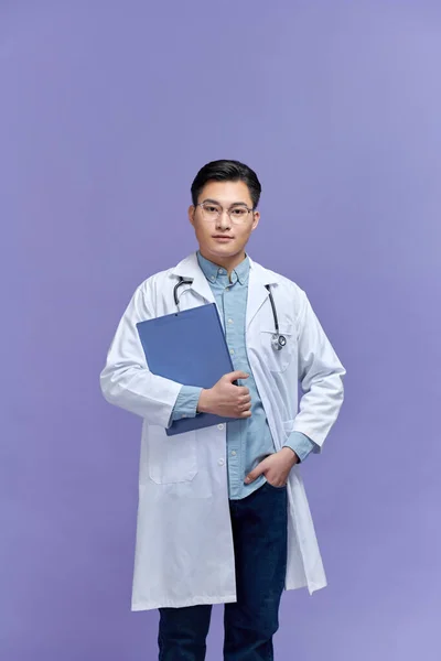 Male Doctor Holding Clipboard Isolated White — Stock Photo, Image