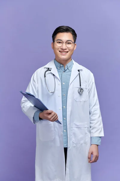 Een Dokter Met Zijn Stethoscoop Richting Van Camera — Stockfoto