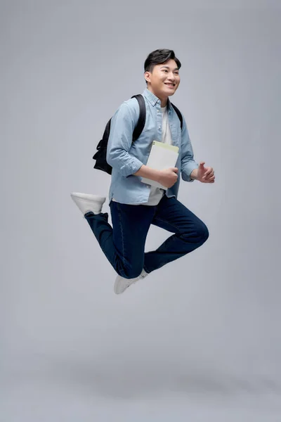 Retrato Completo Joven Sonriente Sosteniendo Libros Saltando — Foto de Stock