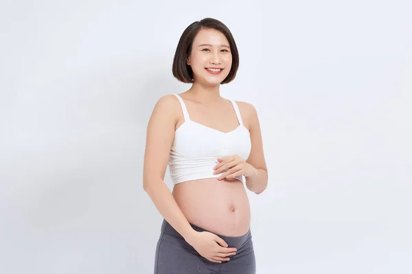 Krásné Asijské Těhotná Žena Držení Břicho Bílém Pozadí — Stock fotografie