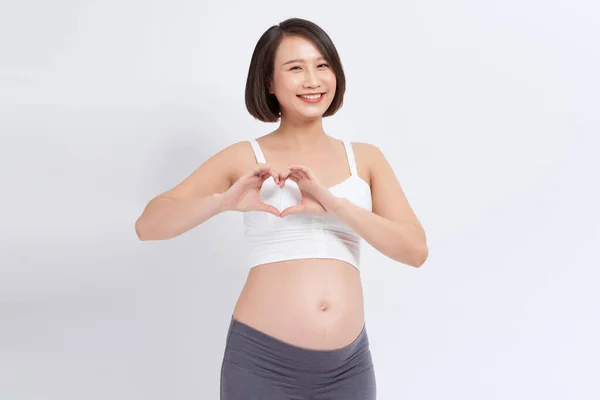 Hamile Kadının Göbek Gebelik Kalp Şekli Sevgi Işareti — Stok fotoğraf