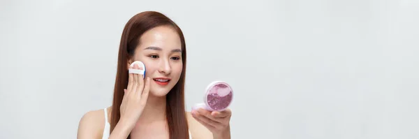 Glamoroso Bonito Asiático Feminino Aplicando Almofada Para Conceito Maquiagem Facial — Fotografia de Stock