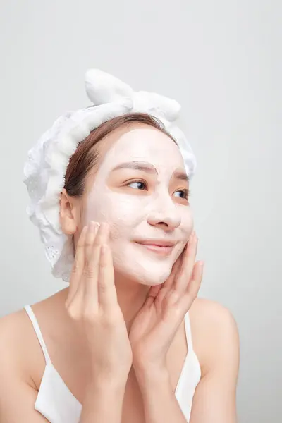 Schöne Frau Mit Kosmetischem Schlamm Gesichtsbehandlung Wellness Gesundheitskonzept Banner — Stockfoto