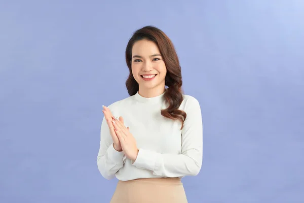 Młoda Ładna Azjatycka Kobieta Czuje Się Szczęśliwy Udany Uśmiechnięty Klaszczące — Zdjęcie stockowe