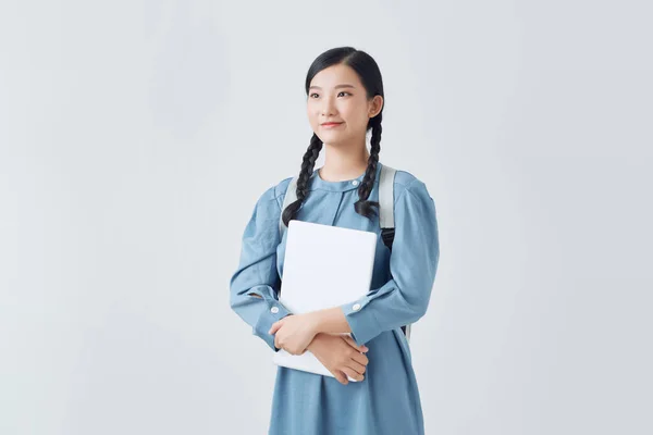 Vrolijk Aantrekkelijk Aziatisch Meisje Met Rugzak Notebook Geïsoleerd Een Witte — Stockfoto