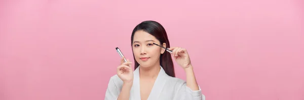 Attraktiv Asiatisk Ung Modell Som Visar Naturlig Makeup Rutin Och — Stockfoto