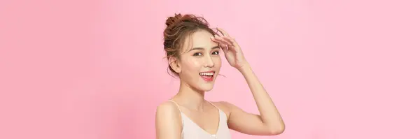 Retrato Mujer Asiática Joven Con Hermosa Piel Sonrisa —  Fotos de Stock