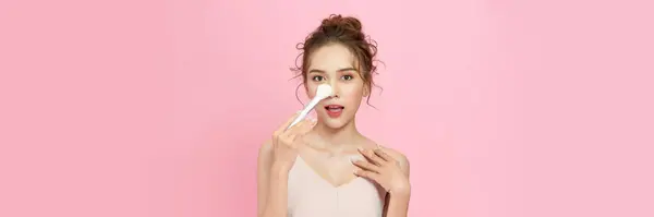 Nahaufnahme Schöne Asiatische Frau Make Mit Kosmetik Puderpinsel — Stockfoto