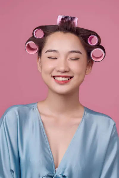 아시아의 Curlers 그녀의 — 스톡 사진