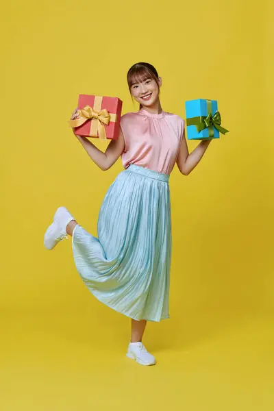 Cheerful Attractive Woman Gifts Colorful Background Birthday Valentine Day — Stockfoto
