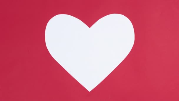 Две Половинки Разбитого Сердца Соединяются Одно Большое Белое Сердце Красный — стоковое видео