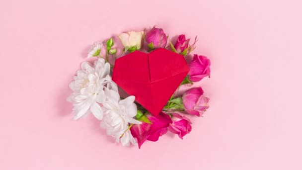 Red Origami Heart Sways Decorated Natural Flower Buds Pale Pink — Vídeo de Stock