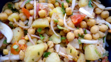 Kavanozda karışık Channa zinciri