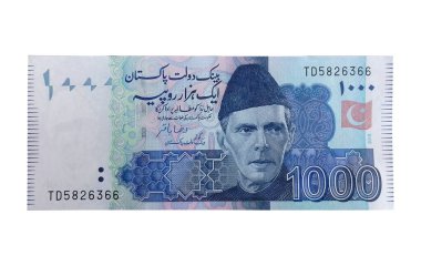 Beyaz arka planda izole edilmiş binlerce Pakistan para birimi notu, Pakistan Rupisi. 1000 Rupi.