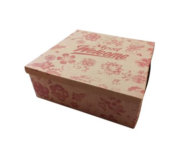 Çiçek tasarımlı kahverengi paket kutusu - Kutu Mockup beyaz arkaplanda izole