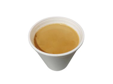 Beyaz arka planda izole edilmiş bir fincan çay.