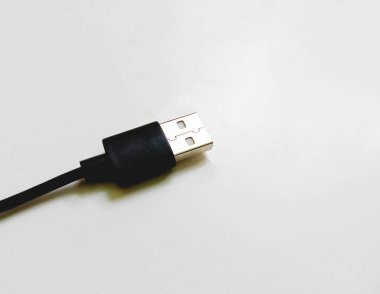 usb kablosu beyaz arkaplanda izole edildi