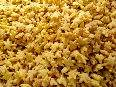 Tuzlu ve lezzetli atıştırmalıkların yakın görüntüsü