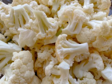 Birden fazla taze karnabahar kapanıyor.