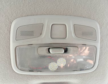 Arabanın Çatı Işığının Kapanışı