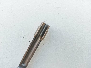 Fren Ayakkabısı Baharı için Ayırma Aracı beyaz arkaplanda izole edildi