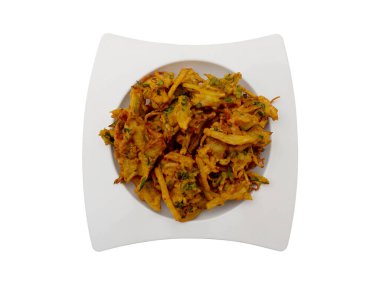Pakora (Çörek) beyaz arka planda izole plaka