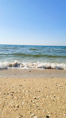 Deniz kıyısında Gündüz Dalgaları