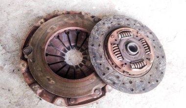 Paslı eski Araç Debriyajı Plakası