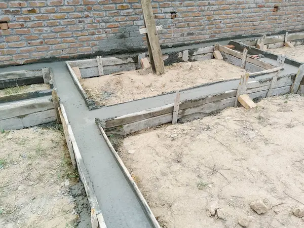 İnşaat Alanındaki Bağlantı Kirişi - Beton İş