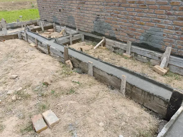 İnşaat Alanındaki Bağlantı Kirişi - Beton İş