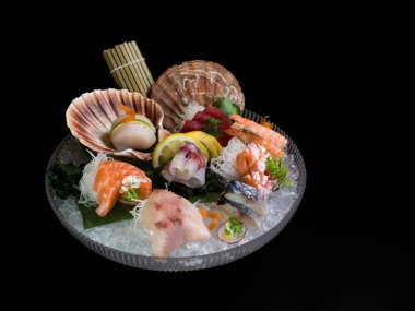 Japon yemeği suşi bento tempura sake 