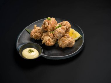 Japon restoranının yemekleri körili bento şehriyesi.