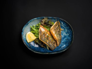 Japon restoranının yemekleri körili bento şehriyesi.