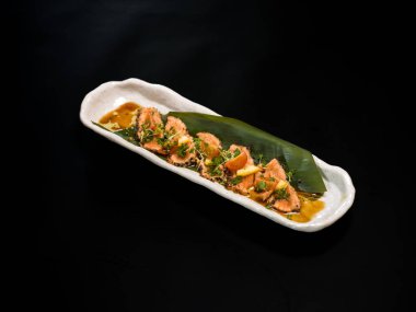 Japon restoranının yemekleri körili bento şehriyesi.