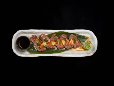 Japon restoranının yemekleri körili bento şehriyesi.