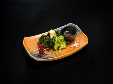 Japon restoranının yemekleri körili bento şehriyesi.