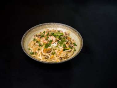 Japon suşi eriştesi, Bento sakesi.