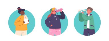 İzole edilmiş Yuvarlak Simgeler ya da Bebek Karakterli Görseller İçme Suyu, Meyve Suyu veya Süt. Cam ve Şişe İçen Küçük Çocuklar Sağlıklı Serinletici, Sıvı Alma. Çizgi film İnsanları Vektör İllüstrasyonu