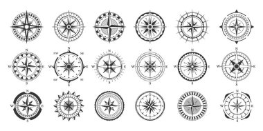 Çoklu Tasarım ve Desenler Gösteren Sanatsal Pusula Çizimleri. Her siyah beyaz pusula geleneksel ve modern elementleri harmanlıyor. Navigasyon, Seyahat Temaları veya Dekorasyon İçin Mükemmel