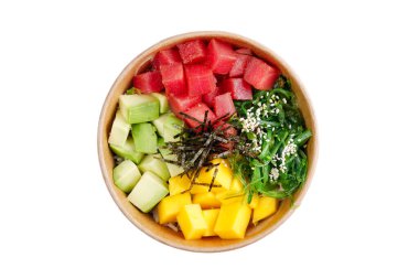 Çevrimiçi restoran menüsü için beyaz arkaplanda mango, avokado, chuca deniz yosunu, dürtme pilavı ve aioli sosu bulunan ton balığı dürümü.