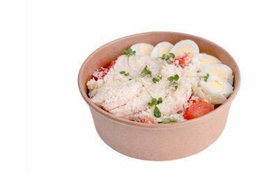 Tavuklu bıldırcın yumurtası, parmesanlı domates, online restoran menüsü için beyaz arka planda.