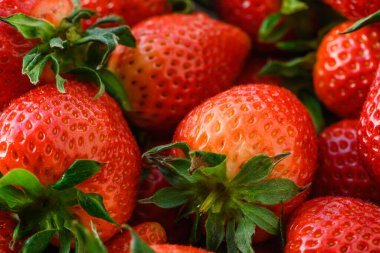 Taze kırmızı çileklerin arka planı 10