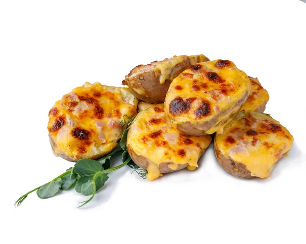 Çevrimiçi restoran menüsü için peynirli patates ve cheeseon beyaz arka plan.