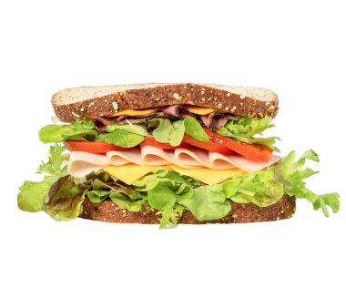 Beyaz arka planda hindi, salam ve mozzarella peynirli taze sandviçler. Izgara biftekle beyaz bir yüzeye dizilmiş lezzetli dolgulu üç lezzetli baget.