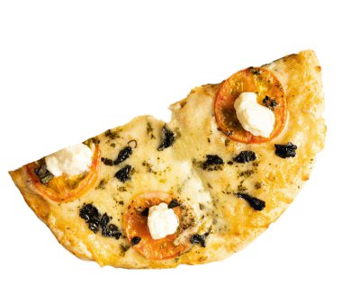 Beyaz zemin üzerinde Napoli pizzası, domates ve mozzarella peyniri izole edilmiş. Beyaz arka planda bir dilim pepperoni pizza. Mozzarella soslu pizza, domates sosu, kalın hamurlu ıspanak..