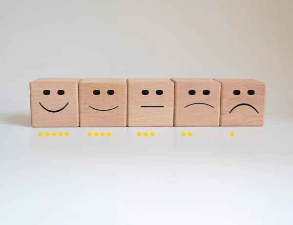 Χαρούμενο Πρόσωπο Χαμόγελο Πρόσωπο Εικονίδιο Στο Κύβο Customer Αξιολόγηση Υπηρεσία — Φωτογραφία Αρχείου