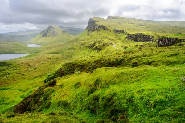 Güzel Dramatik Skoç Skye Dağ Manzarası Sivri Tepeler Virajlı Yollar — Stok fotoğraf